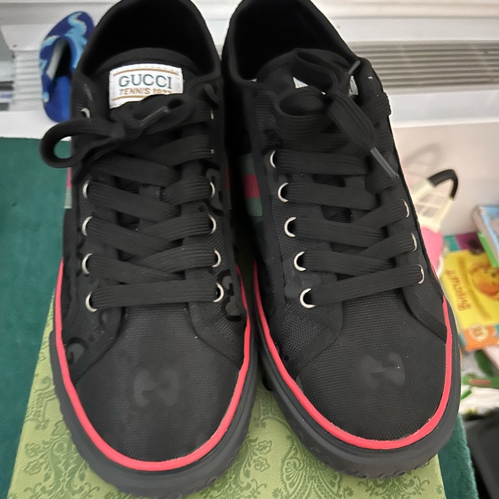 Gucci sneakers B grade 
No damage excellent condition 
No return no refunds